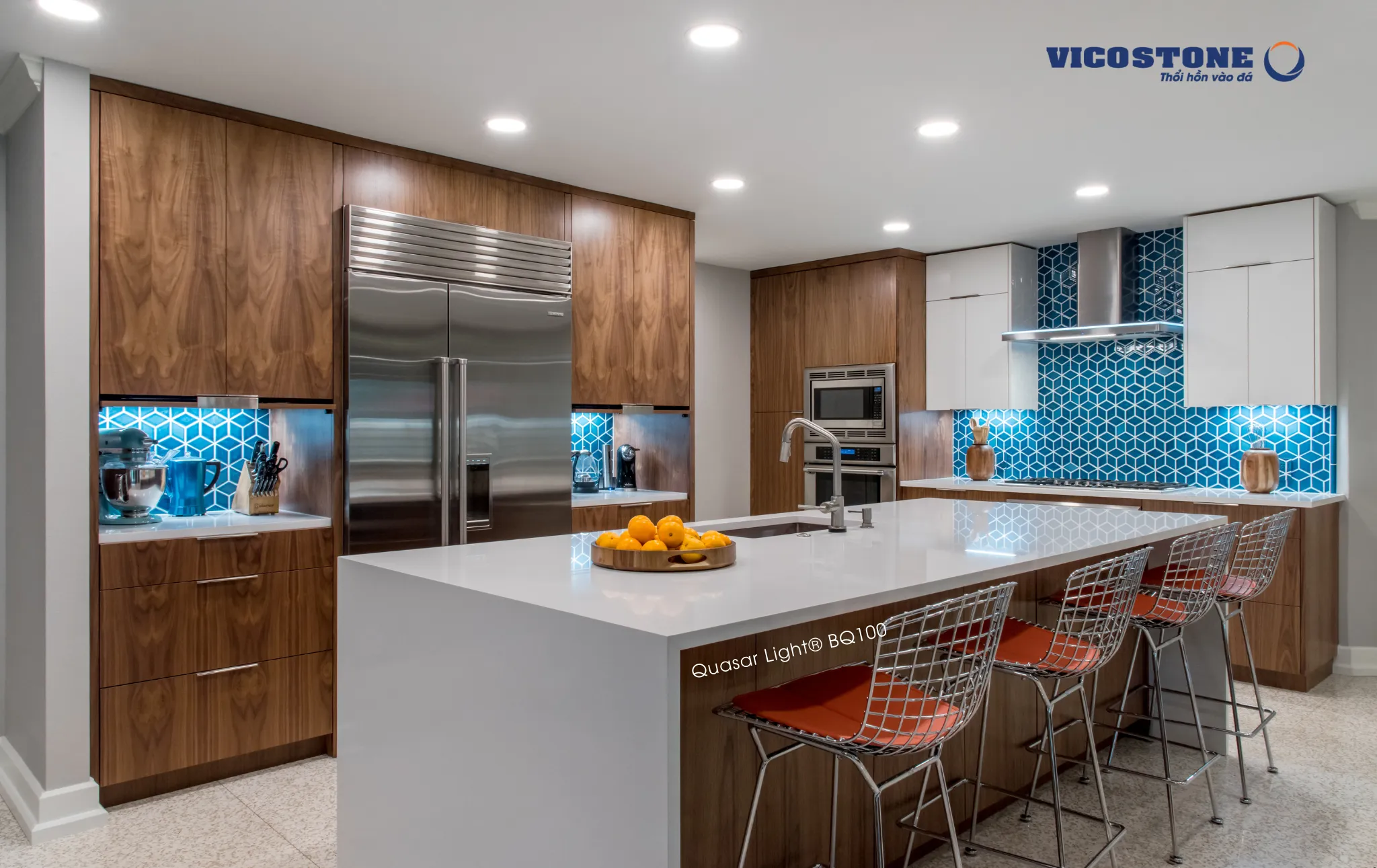 Mã đá Vicostone Quasar Light® BQ100: Gam màu trắng tinh khiết, mở rộng không gian tối đa.
